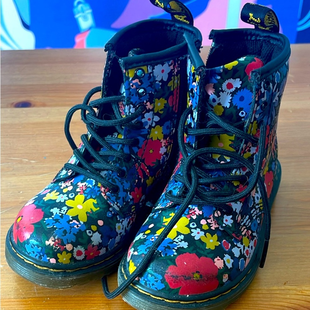 Like new kids floral Doc Martens